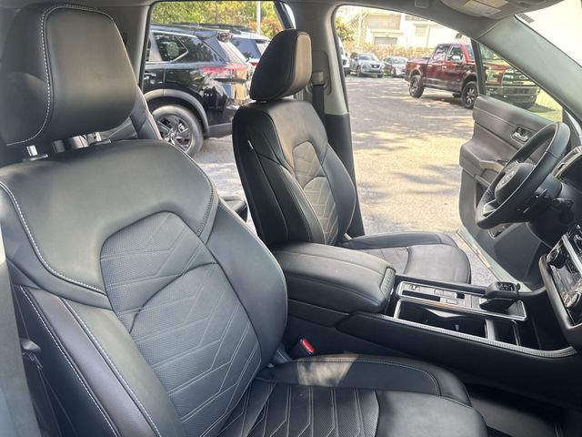 Used 2023 White Nissan Platinum image 10