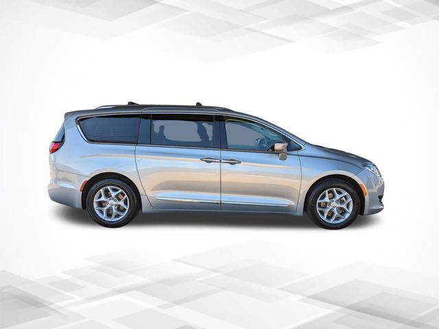 2019 Chrysler Pacifica Touring L Plus photo