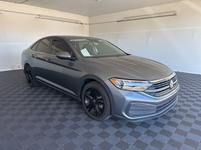 Platinum Gray Metallic 2024 Volkswagen Jetta SE FWD Sedan Front-Wheel Drive 8-Speed Automatic