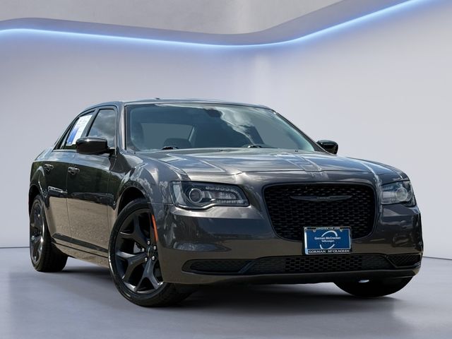 2023 Chrysler 300 Touring RWD