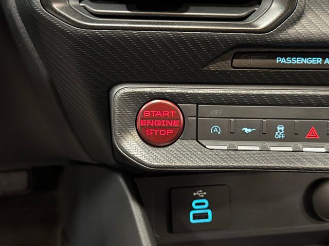 2025 Ford Mustang EcoBoost photo