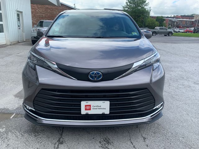 Used 2024 Toyota Sienna Van