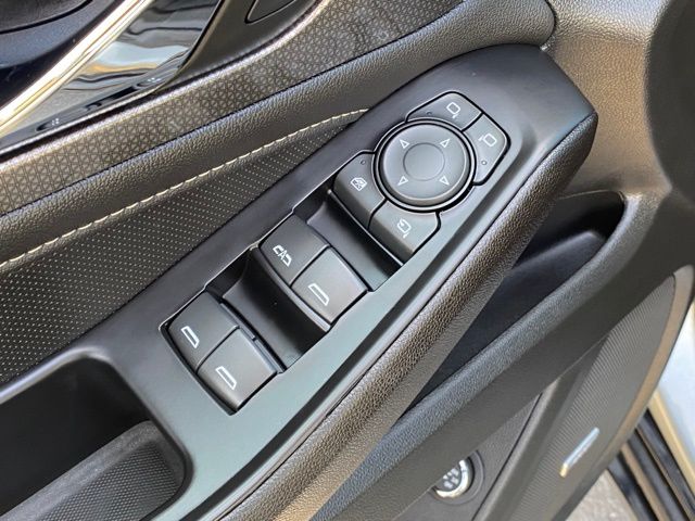 used 2023 Chevrolet Traverse car, priced at $28,204