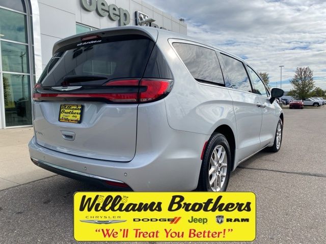 2024 Chrysler Pacifica Touring L - Silver Mist Clearcoat exterior view 5