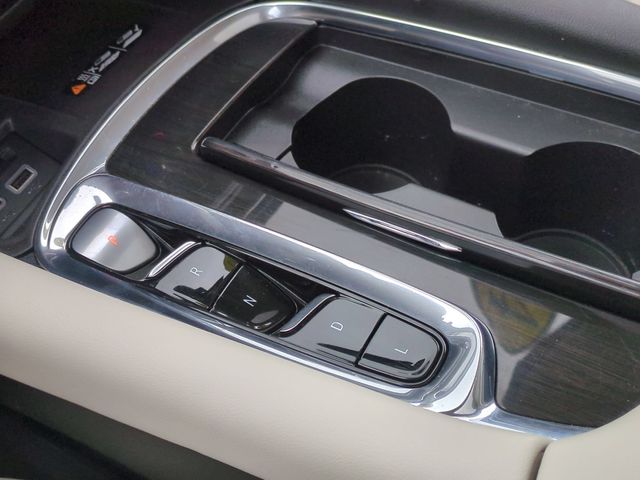 Used 2024 White Buick Essence image 25