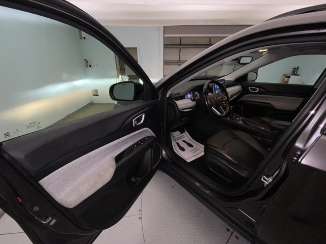 Used 2022 Gray Jeep Latitude Lux image 11
