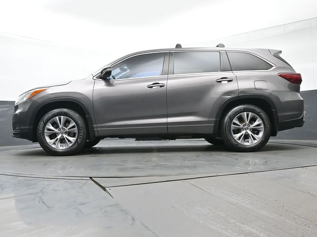 2016 Toyota Highlander LE Plus V6 29