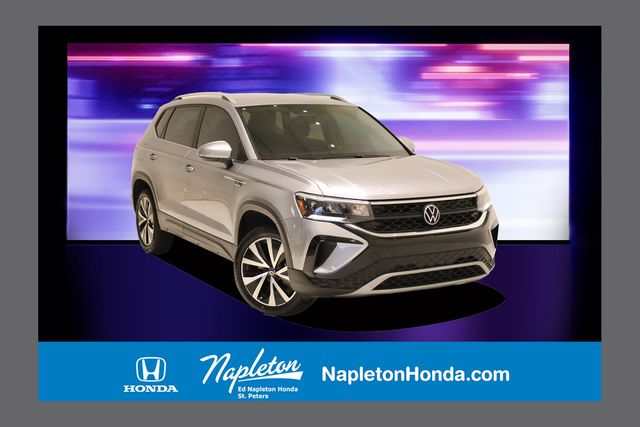 Silver Metallic 2022 Volkswagen Taos SE FWD SUV / Crossover Front-Wheel Drive 8-Speed Automatic