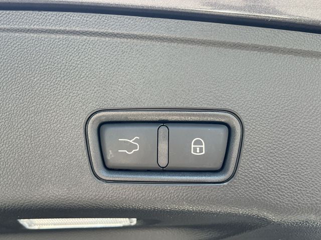 Used 2023  Maserati Modena image 40
