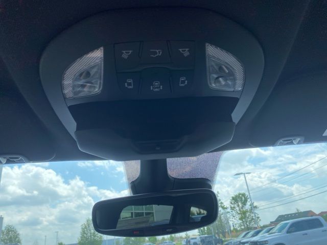 2027 Chrysler Pacifica Select - Diamond Black exterior view 16