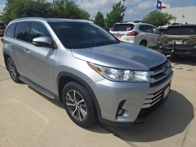 Celestial Silver Metallic 2017 Toyota Highlander XLE SUV / Crossover Front-Wheel Drive 8-Speed Automatic