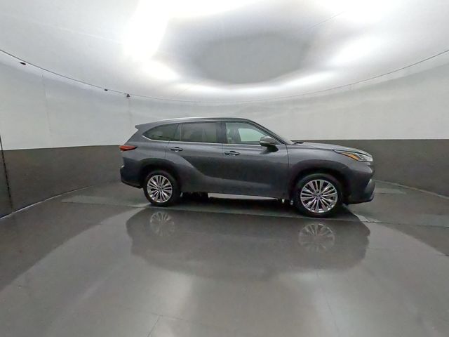 Used 2023 Toyota Highlander SUV