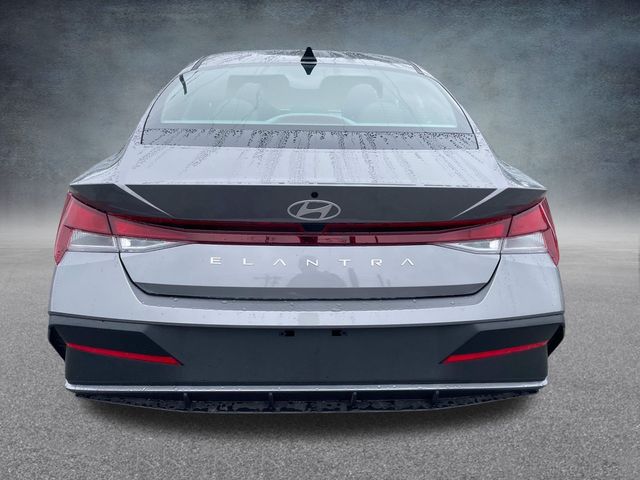 2024 Hyundai Elantra SE 4