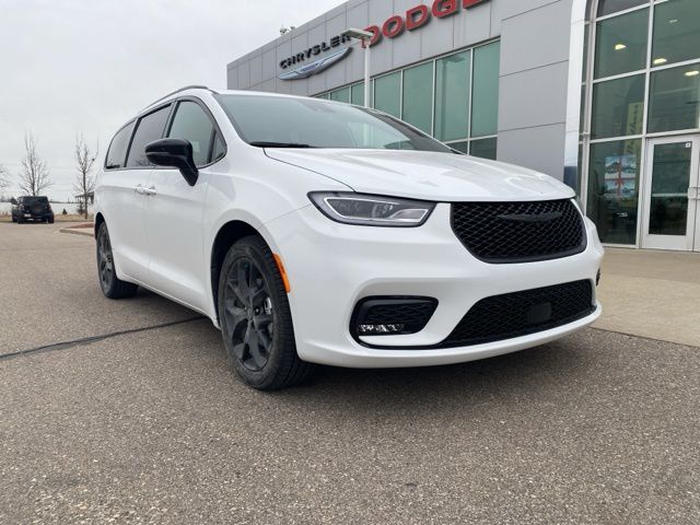 2026 Chrysler Pacifica Select - Bright White Clearcoat exterior view 3