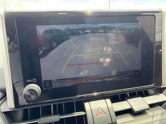 View vehicle photo 4