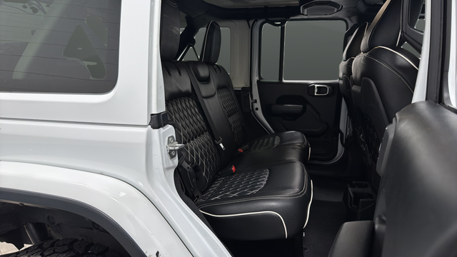 Used 2021 Bright White Clearcoat Jeep Unlimited Rubicon image 24