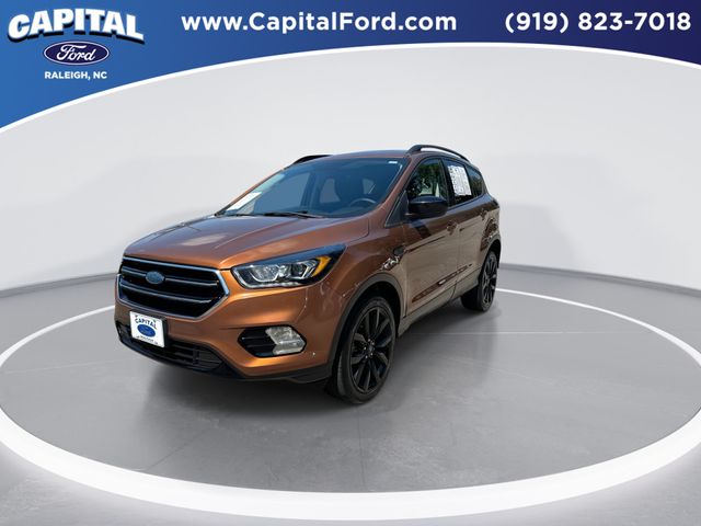 Used 2017 Red Ford SE image 4