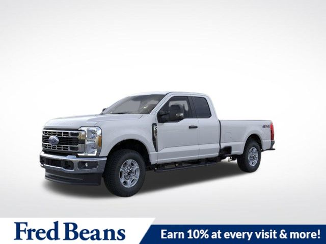 Oxford White 2026 Ford F-250 Super Duty Pickup Truck Four-Wheel Drive Automatic