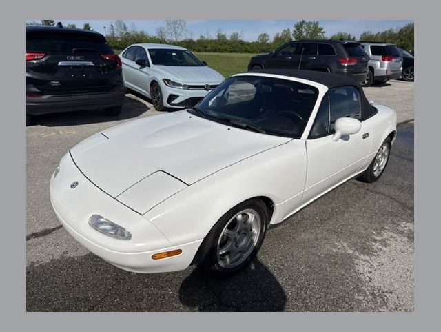 White 1996 Mazda MX-5 Miata Base Convertible Rear-Wheel Drive 5-Speed Manual
