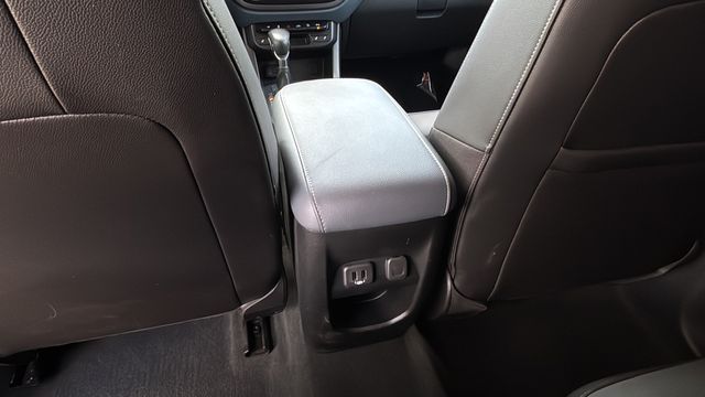 Used 2022 Black Chevrolet Z71 image 20