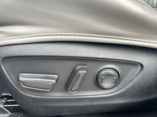 Used 2022  Toyota XLE image 33
