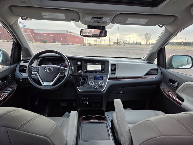 2019 Toyota Sienna XLE Auto Access Seat