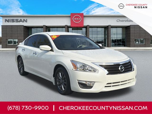 Pearl White 2015 Nissan Altima Sedan Front-Wheel Drive Continuously Variable Transmission