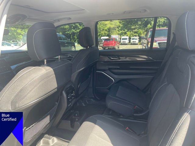 Used 2022 White Jeep Laredo image 9