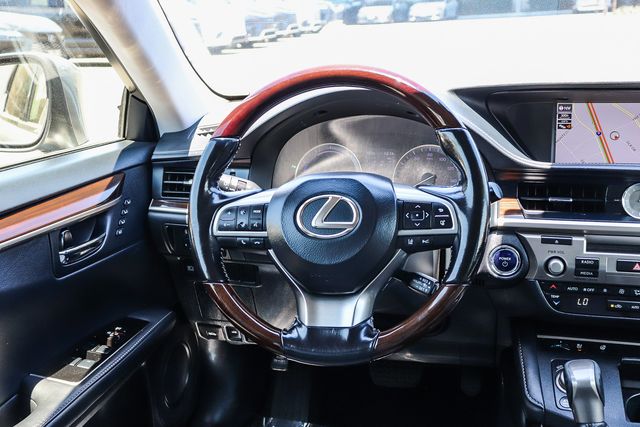 Used 2018 Silver Lexus 300h image 17