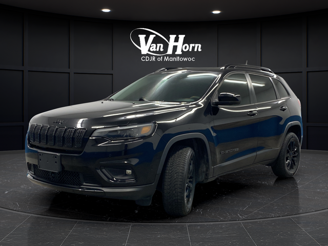 Used 2023 Diamond Black Crystal Pearlcoat Jeep Altitude image 3