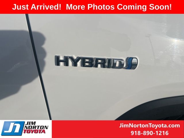 2021 Toyota RAV4 Hybrid LE 11