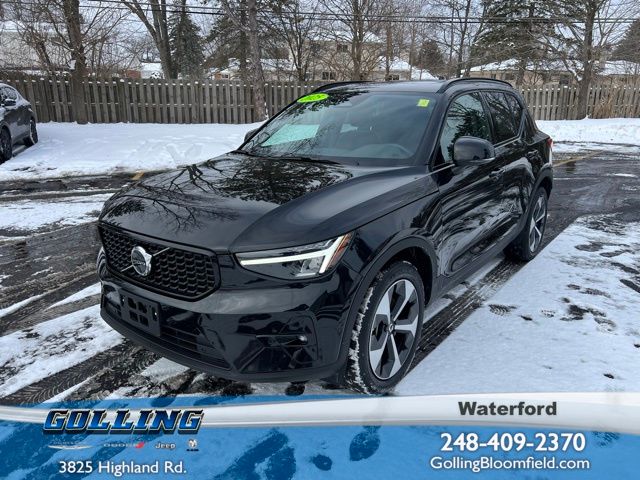 2025 Volvo XC40 B5 Plus Dark Theme AWD