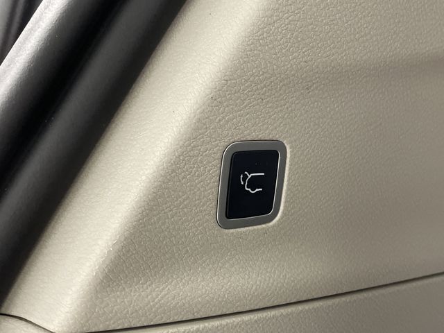 2023 Chrysler Pacifica Touring L photo