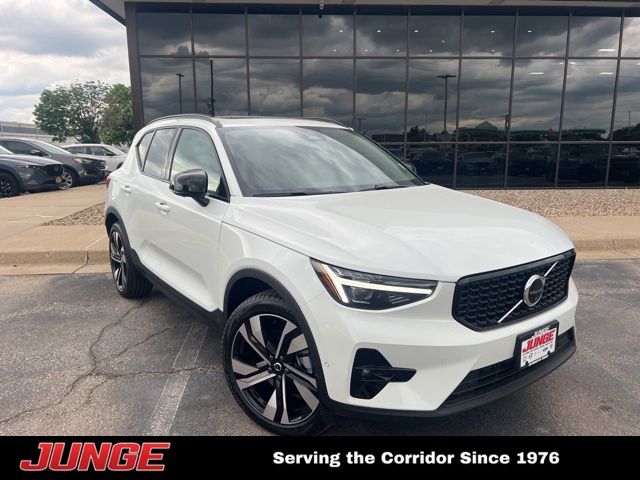 2025 Volvo XC40 B5 Plus Dark Theme AWD