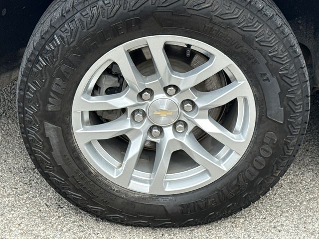 Used 2021 White Chevrolet LT image 9