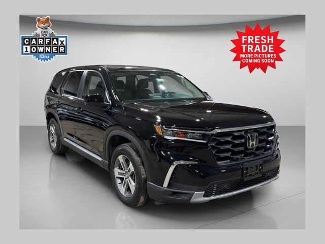 2023 Honda Pilot EX-L AWD with Captains Chairs