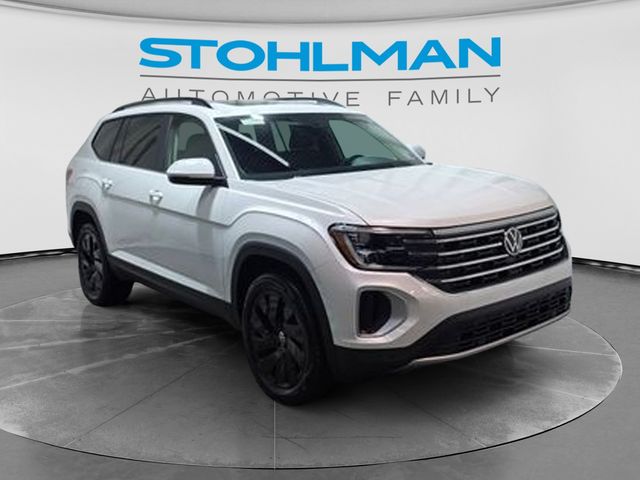 Opal White Pearl 2026 Volkswagen Atlas SE 4Motion with Technology SUV / Crossover All-Wheel Drive 8-Speed Automatic