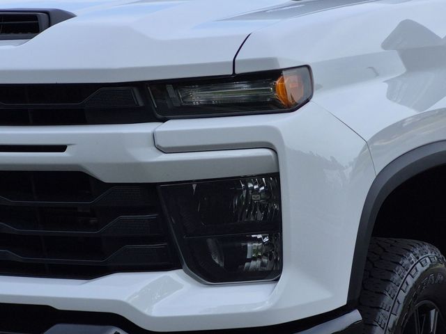 Used 2024 White Chevrolet Custom image 17