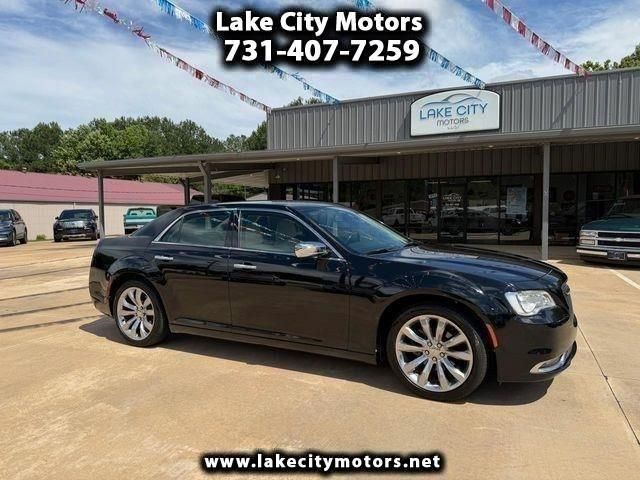 Gloss Black 2018 Chrysler 300 Sedan Rear-Wheel Drive 8-Speed Automatic