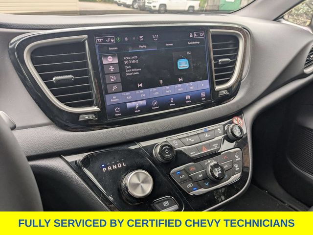 Used 2025 Chrysler Pacifica Van