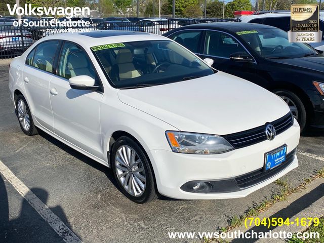 Candy White 2013 Volkswagen Jetta SEL Sedan Front-Wheel Drive 6-Speed Automatic