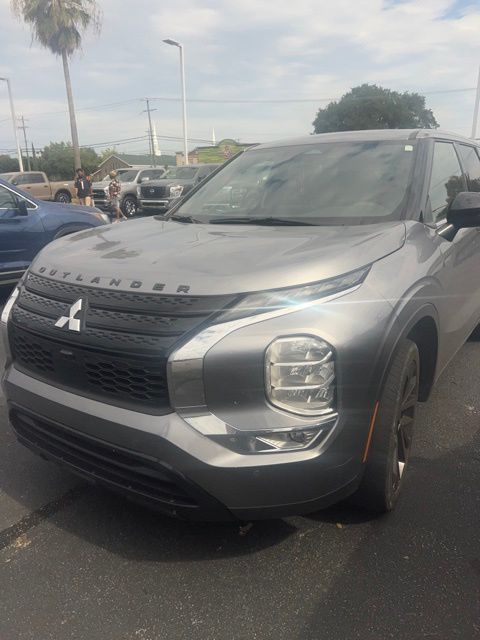 2022 Mitsubishi Outlander Black Edition 4