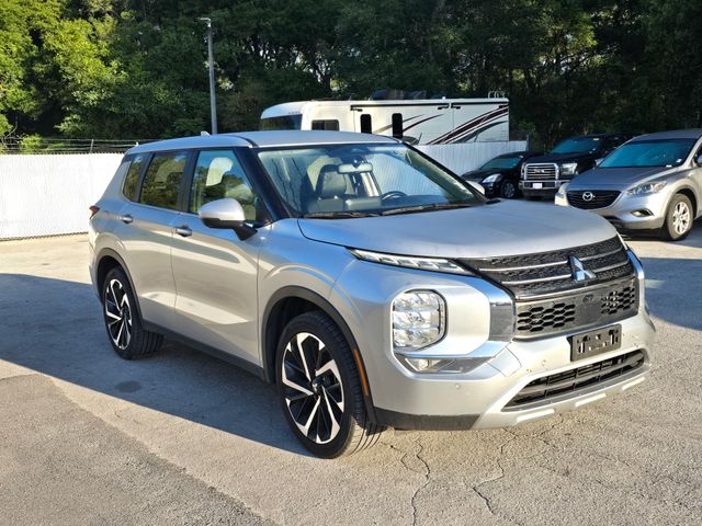 Gray 2024 Mitsubishi Outlander SE FWD SUV / Crossover Front-Wheel Drive Continuously Variable Transmission