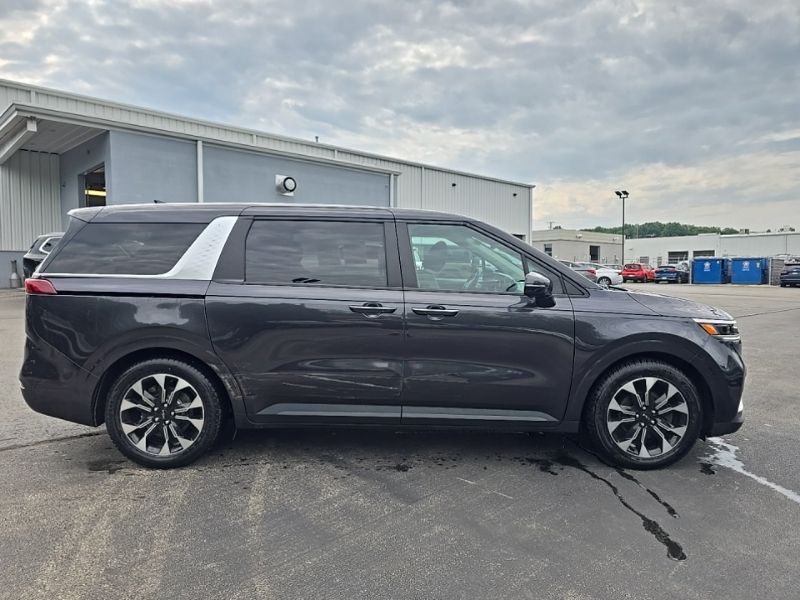 Used 2023 Kia Carnival Van