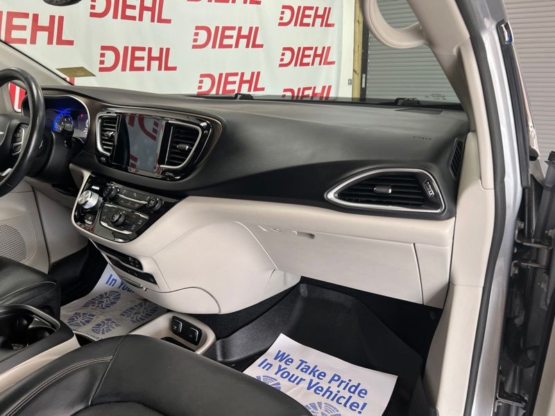 Used 2019 Chrysler Pacifica Van