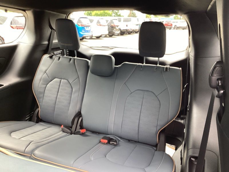New 2027 Chrysler Pacifica Van
