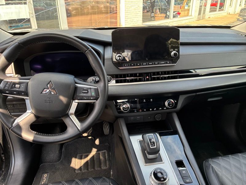 Used 2024 Mitsubishi Outlander SUV