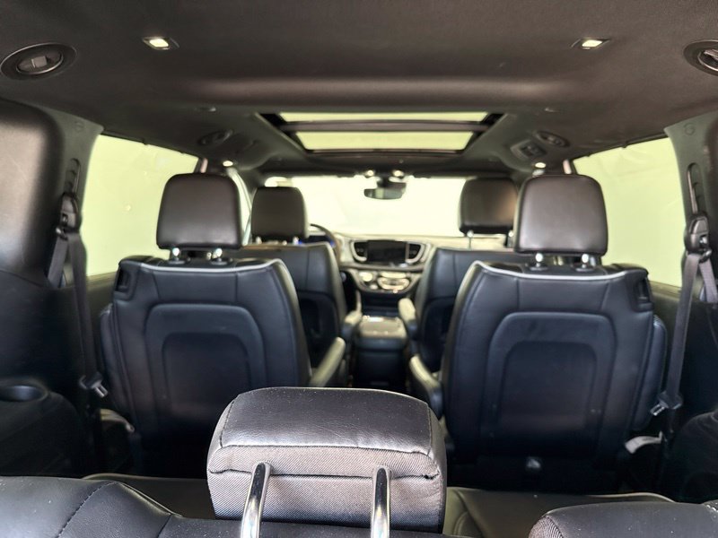 Used 2025 Chrysler Pacifica Van