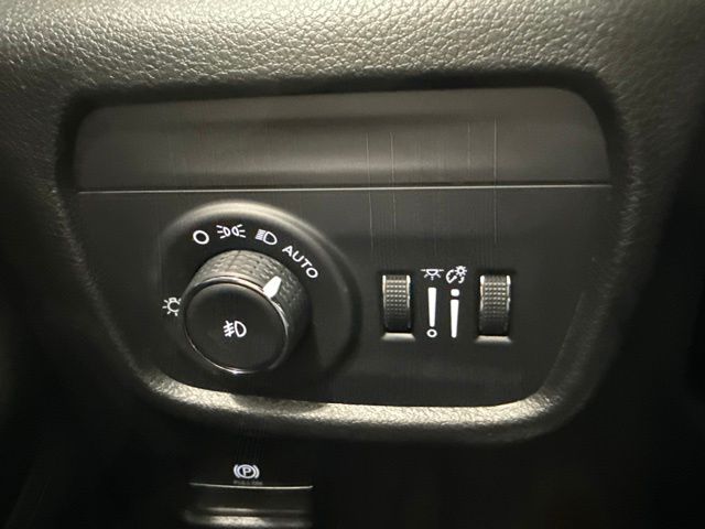 Used 2025 Jeep Grand Cherokee SUV