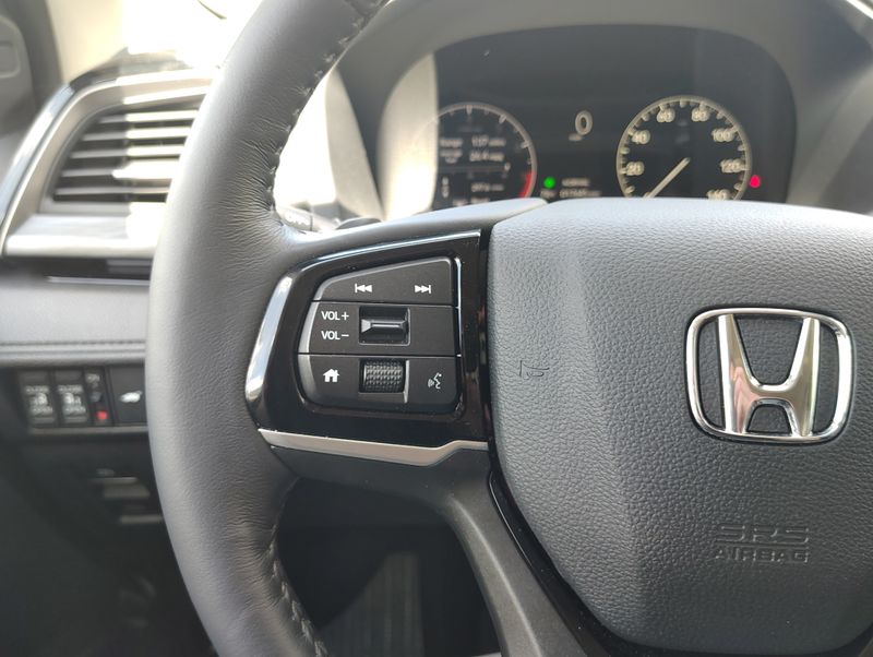 Used 2025 Honda Odyssey Van
